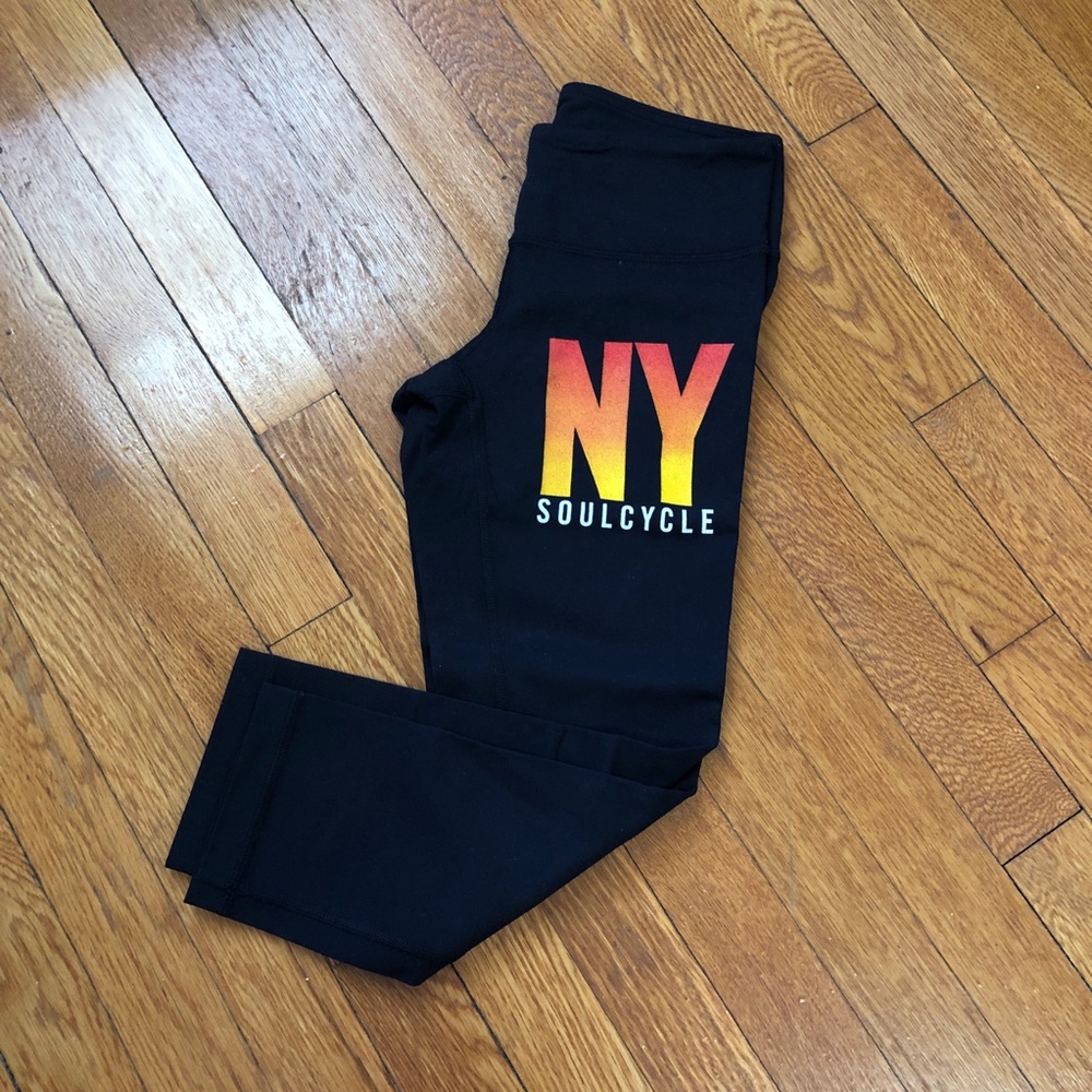 EUC SoulCycle NY lululemon Wunder Under Crop Sz 4